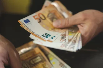 Οι πληρωμές από τον e-ΕΦΚΑ και τη ΔΥΠΑ από σήμερα έως τις 9 Απριλίου