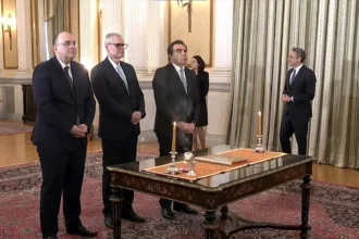 Ορκίστηκαν τα νέα μέλη της κυβέρνησης Σχοινάς, Τουρνάς και Λαζαρίδης