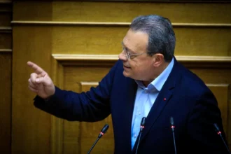 «Πυρά» Φάμελλου κατά Λαζαρίδη: Αντί να ζητήσει συγγνώμη και να παραιτηθεί, τολμά να κουνά το δάχτυλο στον ελληνικό λαό και να προβάλει γελοίες δικαιολογίες