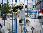 Ραγίζουν καρδιές οι γονείς του Μάριου που σκοτώθηκε από αδέσποτη σφαίρα στο Μενίδι: «Δεν είχαμε ενημέρωση για τα αίτια θανάτου του»