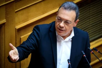 Σ. Φάμελλος: Όλα τα σκάνδαλα αρχίζουν και τελειώνουν στο Μαξίμου – Να παραιτηθεί ο αδύναμος, διαπλεκόμενος Πρωθυπουργός