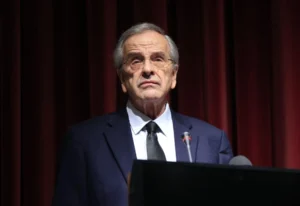 Σαμαράς στη Βουλή: Η κυβέρνηση Μητσοτάκη έχει γίνει συνώνυμη της διαφθοράς