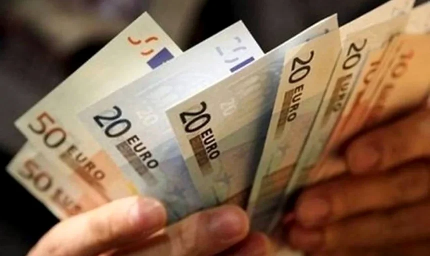 Σε ισχύ από σήμερα η νέα αύξηση στον κατώτατο μισθό – Διαμορφώνεται στα 920 ευρώ