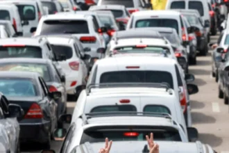 Συγκλονιστικές εικόνες από τη μαζική επιστροφή των κατοίκων στα σπίτια τους μετά την εκεχειρία με το Ισραήλ