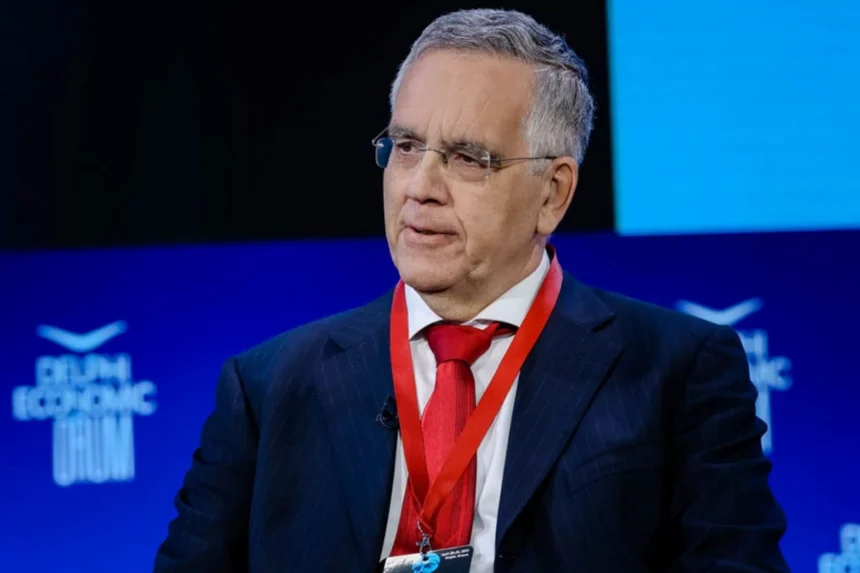 Βύρωνας: Μπογιές και τρικάκια πέταξαν έξω από το σπίτι του εισαγγελέα Ισίδωρου Ντογιάκου