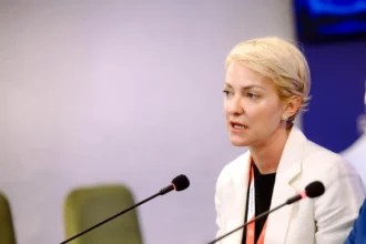 Αλεξάνδρα Σδούκου: Τηρήσαμε όσα υποσχεθήκαμε- Δεν θα αφήσουμε το μπάχαλο της αντιπολίτευσης να γίνει μπάχαλο της χώρας