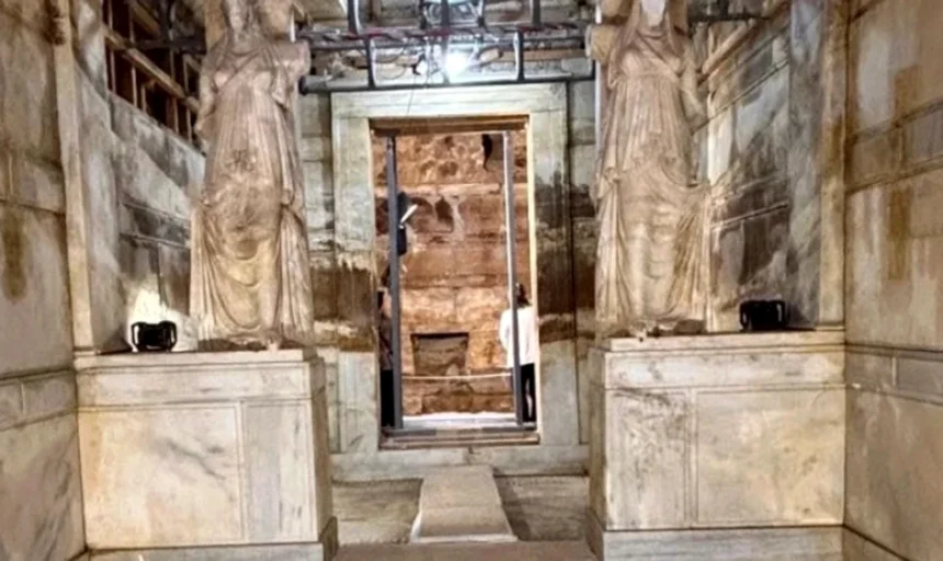 Αμφίπολη: Στο φως για πρώτη φορά το σύνολο του περιβόλου του Τύμβου – Μεγαλειώδες μακεδονικό μνημείο