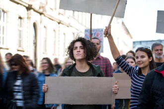 Απεργία της ΑΔΕΔΥ στις 13 Μαΐου: Κλειστές οι δημόσιες υπηρεσίες – Κανονικά θα κινηθούν τα ΜΜΜ