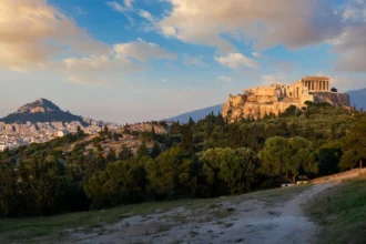 Ασταθής ο καιρός όλη την εβδομάδα: Από τον ήλιο και τις υψηλές θερμοκρασίες στις μπόρες