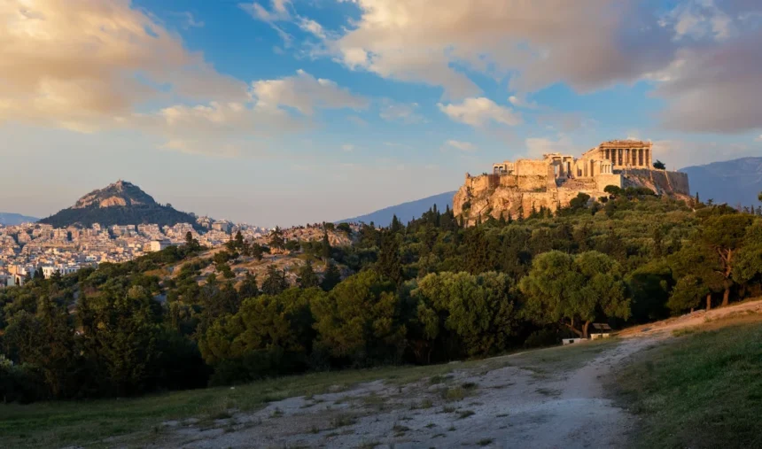 Ασταθής ο καιρός όλη την εβδομάδα: Από τον ήλιο και τις υψηλές θερμοκρασίες στις μπόρες