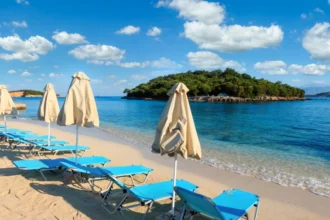 «Chios Pass 2026» – «Kythira Pass 2026»: Ξεκινάνε αύριο οι αιτήσεις για τα vouchers διακοπών των 300 ευρώ – Ποιοι οι δικαιούχοι