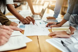 Eurostat: Πρωτιά της Ελλάδας στην εργασία τα Σαββατοκύριακα