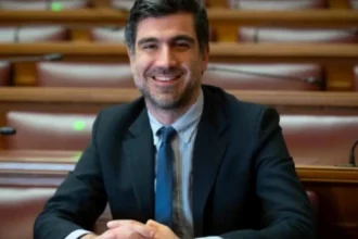 Γλαβίνας: “Είναι αναγκαία η διεύρυνση του ΠΑΣΟΚ, δεν υπάρχει ανταγωνισμός με Τσίπρα”