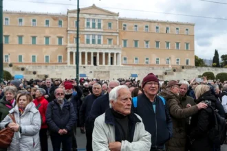 Η γήρανση του πληθυσμού μειώνει δραματικά το εργατικό δυναμικό των επιχειρήσεων στην Ελλάδα