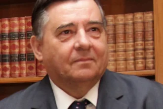 Καρατζαφέρης για το κόμμα Τσίπρα: Ο Μητσοτάκης πρέπει να του στείλει ανθοδέσμη