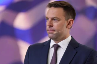 Κασσελάκης στηρίζει Πολάκη: Με λυπεί βαθιά που έπεσε και ο ίδιος θύμα του «Μπουζουξίδικου 2» από τους ίδιους πρωταγωνιστές