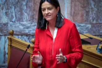 Κεραμέως: Αφού το ΠΑΣΟΚ θέλει να αντιμετωπιστεί το μισθολογικό χάσμα ανδρών και γυναικών, θα ψηφίσει θετικά στο νομοσχέδιο;