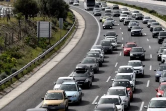 Live η κίνηση τώρα στους δρόμους: Μεγάλη ταλαιπωρία και στα δύο ρεύματα του Κηφισού, καθυστερήσεις σε κέντρο και Αττική Οδό