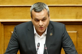 Μαμουλάκης για τις οφειλές σε ΕΦΚΑ: «Μετά τα σπίτια, τώρα και τα ασφαλιστικά χρέη στα Funds;»