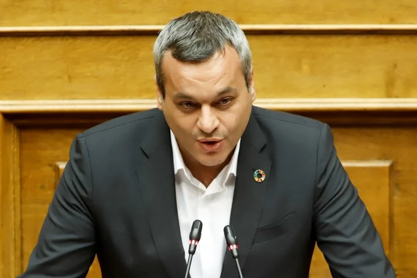 Μαμουλάκης για τις οφειλές σε ΕΦΚΑ: «Μετά τα σπίτια, τώρα και τα ασφαλιστικά χρέη στα Funds;»