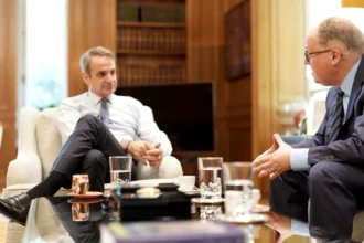 Μητσοτάκης στους Financial Times: Η Ευρώπη δεν μπορεί να δεχθεί εκβιασμό στα Στενά του Ορμούζ