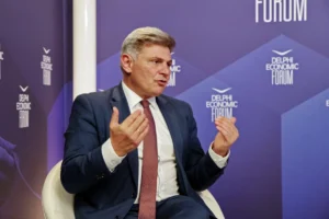 Νικόλας Φαραντούρης: Ποιοι λόγοι τον οδήγησαν στο ΠΑΣΟΚ – «Η φήμη του Ανδρουλάκη στις Βρυξέλλες είναι πολύ καλή»