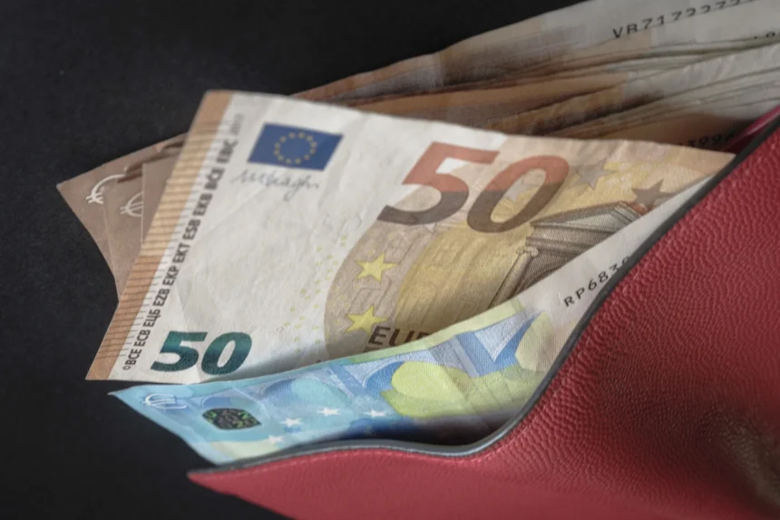 Ο χάρτης πληρωμών από τον ΕΦΚΑ και τη ΔΥΠΑ από τις 18 έως τις 22 Μαΐου