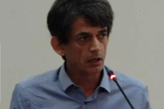 Ο Νίκος Καρανίκας «κατεδαφίζει» το μανιφέστο Τσίπρα: Αρκετές σελίδες με αερολογίες