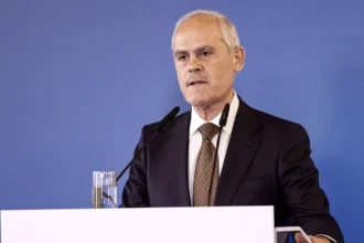 Ο πολιτικός κόσμος αποχαιρετά τον Νίκο Ταγαρά
