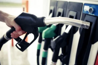 Πάνω από τα 2,12 ευρώ το λίτρο η μέση τιμή της αμόλυβδης – Σημάδια αποκλιμάκωσης στις τιμές χονδρικής