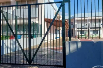 Πότε κλείνουν τα σχολεία για καλοκαίρι; Αναλυτικά οι ημερομηνίες για Δημοτικά, Γυμνάσια, Λύκεια και οι εξετάσεις