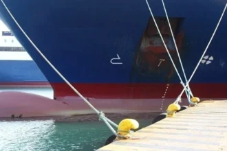 Ρύπανση κατά τον ανεφοδιασμό κρουαζιερόπλοιου στον Πειραιά – Δύο συλλήψεις