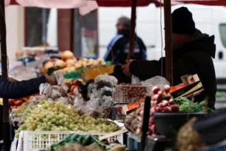 Σε τροχιά αναδιάρθρωσης οι λαϊκές αγορές της Αττικής, τι συζητήθηκε στη σύσκεψη στο υπουργείο Ανάπτυξης