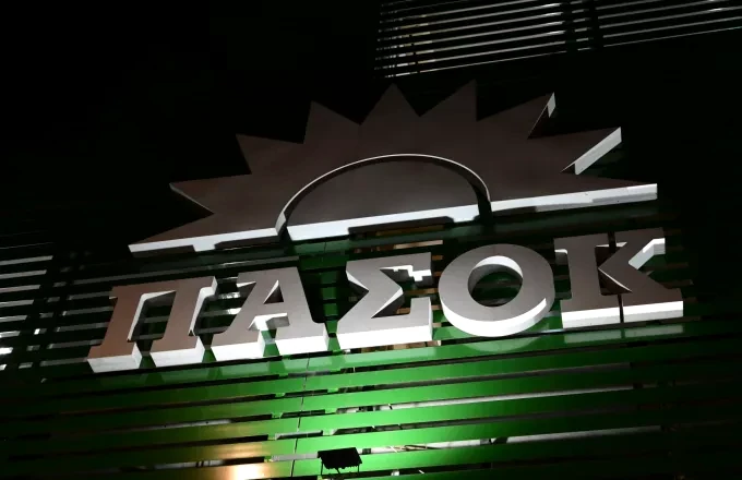 Σφοδρή επίθεση στο ΠΑΣΟΚ από κυβερνητικές πηγές για διαρροή από την απόρρητη συνεδρίαση