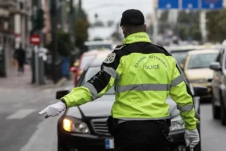 Συνελήφθη 26χρονη στην Κόρινθο που «κάρφωνε» τα μπλόκα της τροχαίας σε εφαρμογή με χιλιάδες μέλη