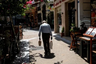 Συνταξιούχοι δύο ταχυτήτων στην Ελλάδα με χαμηλές αποδοχές, μεγάλες ηλικίες και έντονες ανισότητες πλέον
