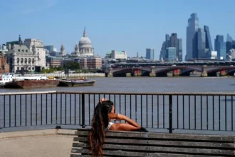 «Θερμός θόλος» και ρεκόρ ζέστης από τη Βρετανία έως την Ιταλία: Η Ευρώπη σε κλοιό καύσωνα