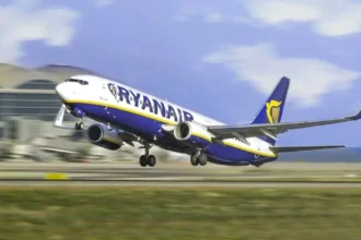 Θεσσαλονίκη: H Ryanair ενημέρωσε τους εργαζομένους της ότι κλείνει τη βάση της στο αεροδρόμιο “Μακεδονία”