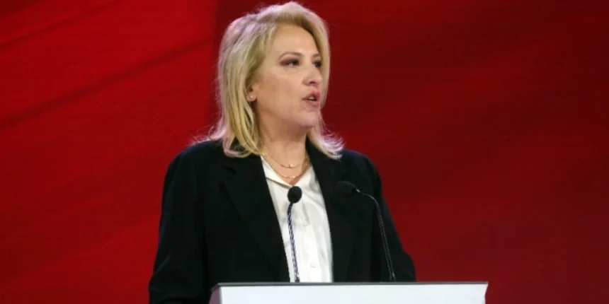 Ρένα Δούρου: ”Η έδρα δεν είναι προσωπική περιουσία του βουλευτή – Δεν τίθεται με κανέναν τρόπο θέμα αυτοδιάλυσης του ΣΥΡΙΖΑ”