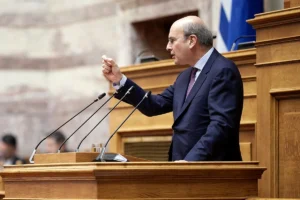 Χατζηδάκης για εκλογές: “Η αντιπολίτευση έχει αποφασίσει να διεξαχθούν μέσα σε ένα κλίμα εμφύλιου πετροπόλεμου – Εμείς συζητούμε για την Ελλάδα του 2030”