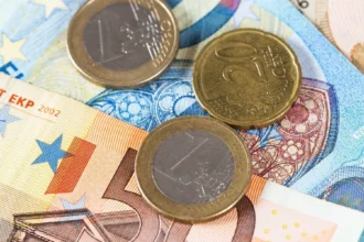 Επίδομα αδείας 2026: Ποιοι πληρώνονται και πώς υπολογίζεται το ποσό