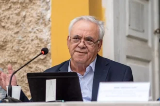 Γιάννης Δραγασάκης: “Αστικός μύθος ότι ο ΣΥΡΙΖΑ ήθελε να βγάλει τη χώρα από το ευρώ, αυτή τη μυθολογία υπηρετεί και ο Στουρνάρας”