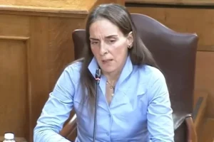 Η Τυχεροπούλου στο επίκεντρο των ερευνών για ΟΠΕΚΕΠΕ – Κρατούσε σε κλειδωμένο ερμάριο 12 προσφυγές κατηγορουμένων