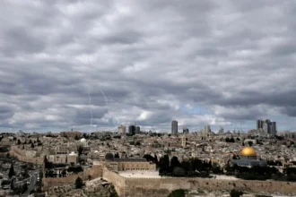 Ισχυρή έκρηξη συγκλόνισε την Τεχεράνη – Ισραήλ και Ιράν ανταλλάσσουν πυρά για πρώτη φορά μετά την εκεχειρία