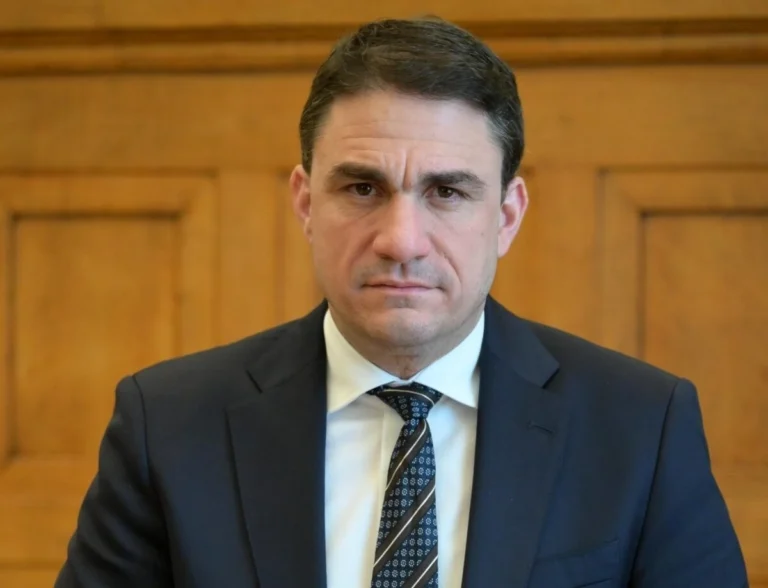 Κ. Τσουκαλάς: Δεν υπάρχει χρυσή τομή ούτε ισορροπία μεταξύ νομιμότητας και παραβίασης της. Η απόφαση της Ολομέλειας του Αρείου Πάγου είναι δικαστική απόφαση δεσμευτική, όχι γνωμοδότηση που εφαρμόζεται προαιρετικά