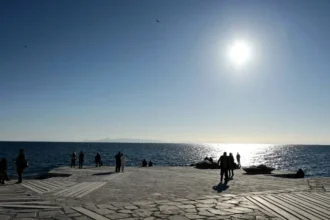 Καιρός: Ηλιοφάνεια και 34άρια στο “μενού” της ημέρας – Η πρόγνωση της ΕΜΥ ως το τέλος της εβδομάδας