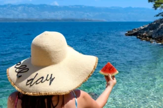 Καλοκαιρινό το σκηνικό του καιρού, με ήλιο, ανέμους και τα θερμόμετρα να δείχνουν μέχρι 34 βαθμούς Κελσίου