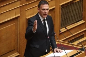 Καραμέρος: “Σκέφτομαι την ανεξαρτητοποίηση ή την παραίτηση από τον ΣΥΡΙΖΑ” – “Ο Τσίπρας μπορεί να κερδίσει τον Μητσοτάκη στις εκλογές”