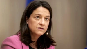 Κεραμέως: Αύξηση μισθών μέσω συλλογικών συμβάσεων – Στα 2,5 εκατ. εργαζόμενους η ψηφιακή κάρτα εργασίας