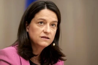 Κεραμέως: Αύξηση μισθών μέσω συλλογικών συμβάσεων – Στα 2,5 εκατ. εργαζόμενους η ψηφιακή κάρτα εργασίας